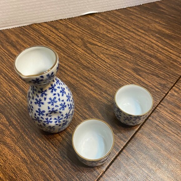 Japanese Sake Set Blue Floral Pattern 3 Piece Ceramic Carafe & Cups - Picture 3 of 5